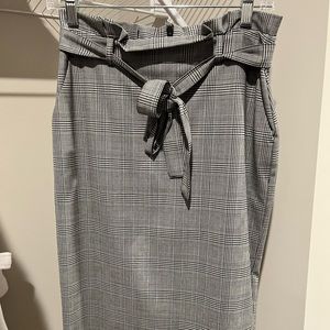 In great condition. Comes with a belt. Size 0. Fits true to size